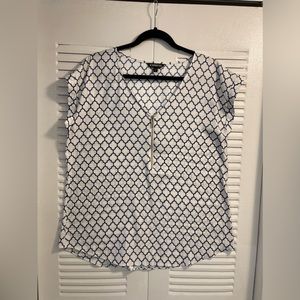 Express Zipper Short Sleeve Shirt - Quatrefoil Pattern